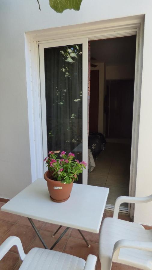 Kalampakas Guesthouse Larnaca Exterior foto